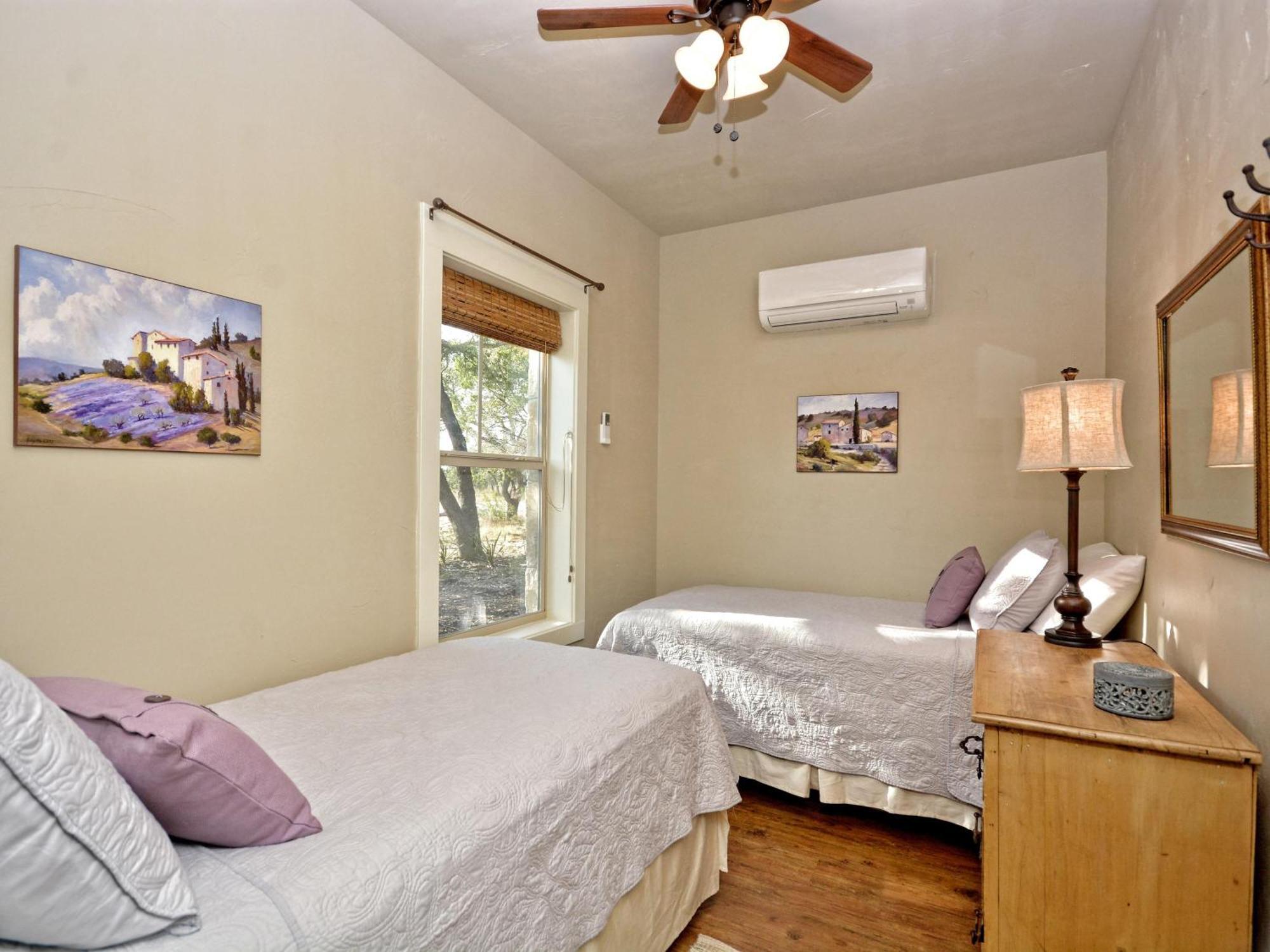 Cabins At Flite Acres - Mountain Laurel Wimberley Bagian luar foto