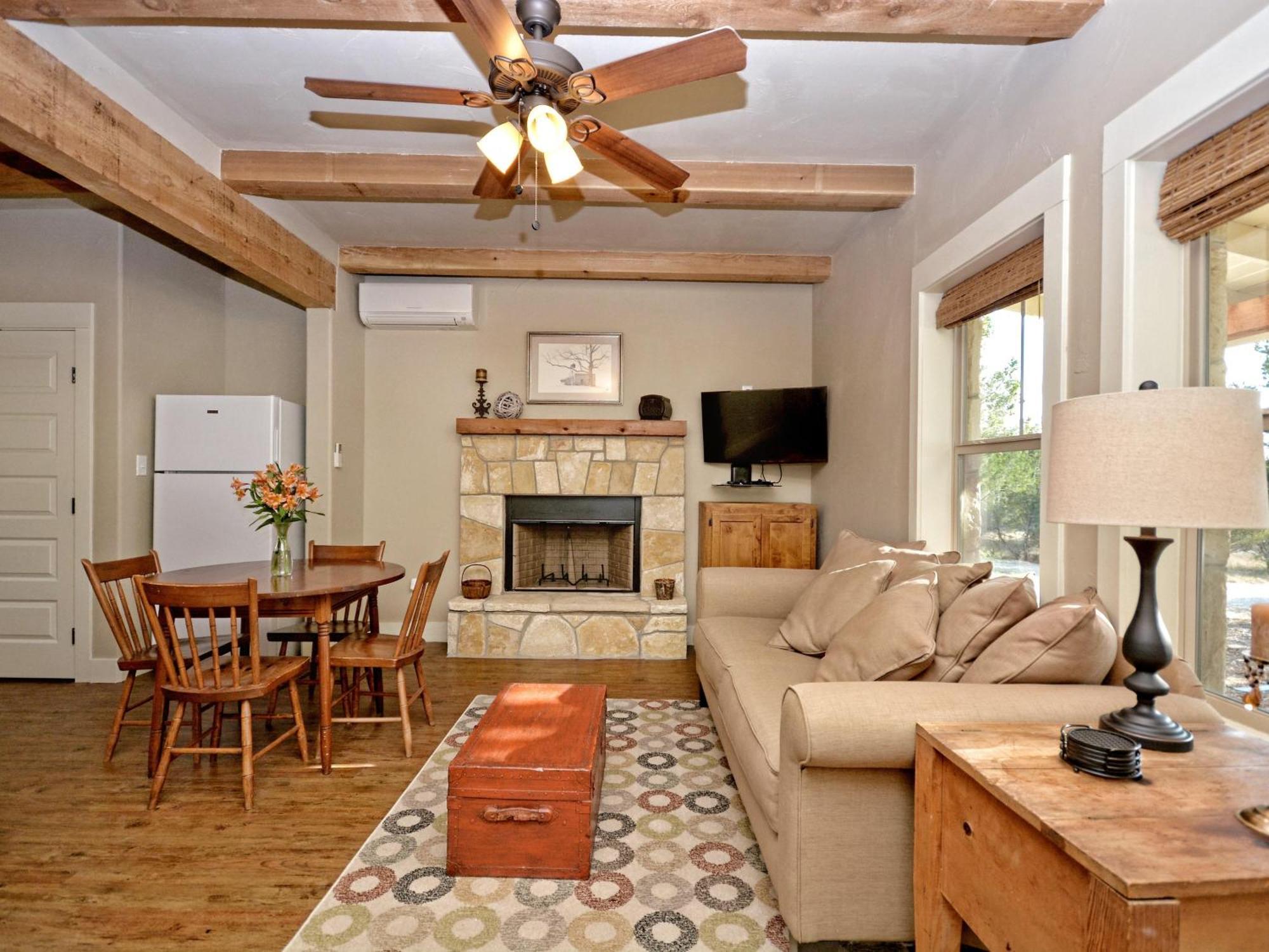 Cabins At Flite Acres - Mountain Laurel Wimberley Bagian luar foto
